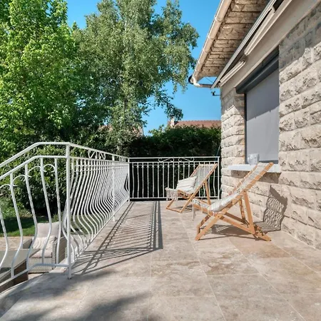 Maison Au Calme Avec Piscine Privee Vert-le-Grand